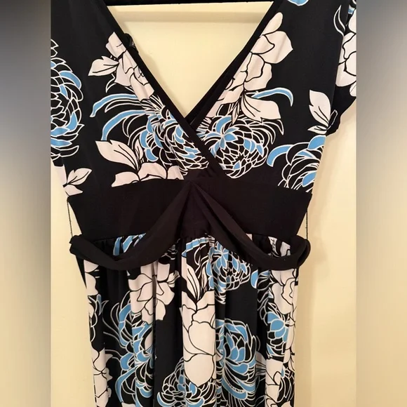 Eyeshadow Floral Midi Dress - Black Blue White Botanical Print - Picture 5 of 7